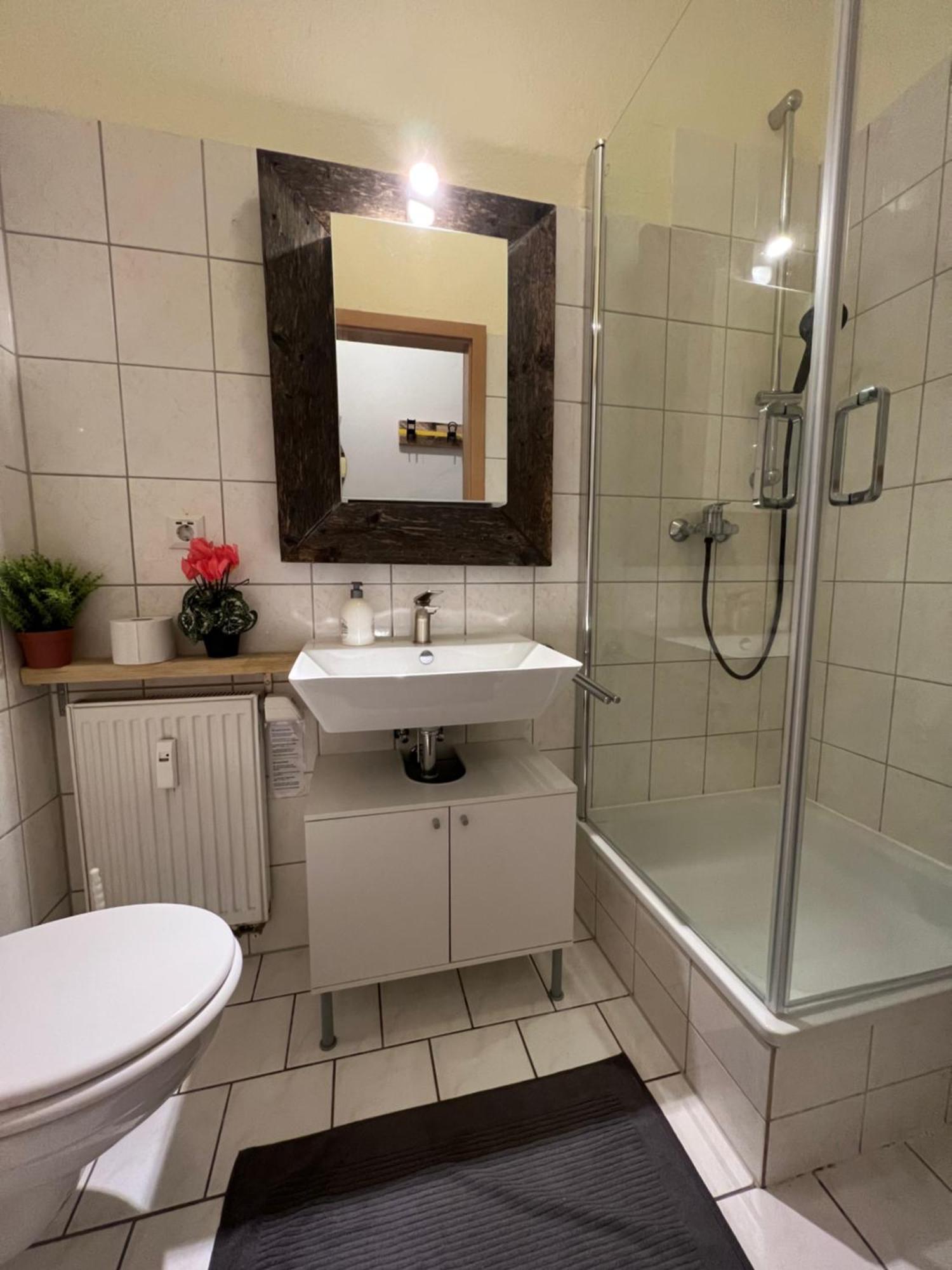 Helle Wohnung In Sudenburg Mit Balkon - Wlan, 4 Schlafplaetze Магдебург Екстериор снимка