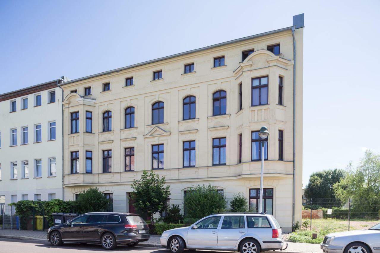 Helle Wohnung In Sudenburg Mit Balkon - Wlan, 4 Schlafplaetze Магдебург Екстериор снимка